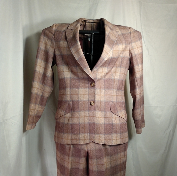Size 8 Dana Point pant suit - Picture 7 of 7